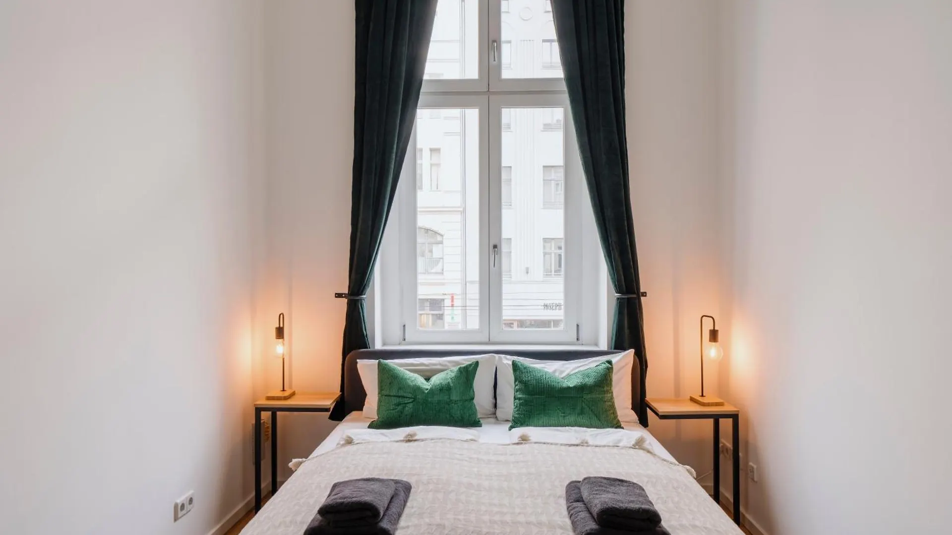 Homely Berlin - Chic Flat, City View, Subway, Cafe, River شقة